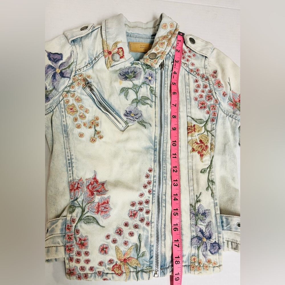 BLANK NYC WOMEN’S Unique Floral  Embroidered Jean Long Sleeve Jacket 
    SIZE M - Picture 10 of 16